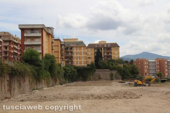 Viterbo - Demolite le ex casermette