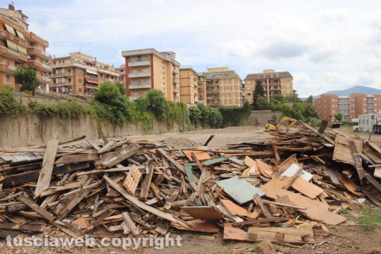 Viterbo - Demolite le ex casermette