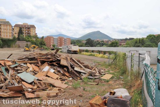 Viterbo - Demolite le ex casermette