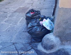 VIterbo - Abbandono di rifiuti in via dell'Arcaccio