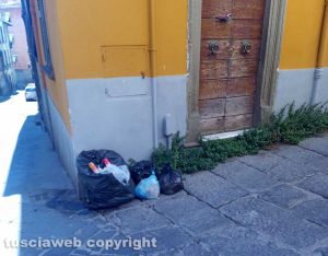 VIterbo - Abbandono di rifiuti in via dell'Arcaccio