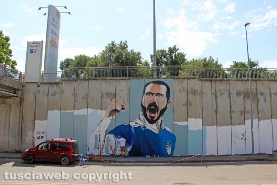 Viterbo - Tangenziale ovest - Il murales dedicato a Leonardo Bonucci