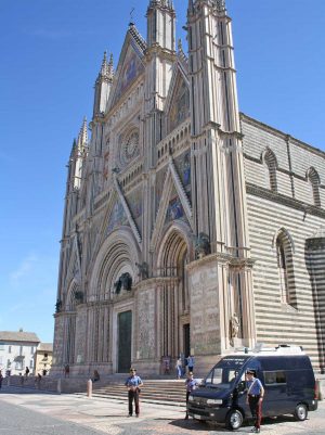 Orvieto - Carabinieri - Stazione mobile al duomo