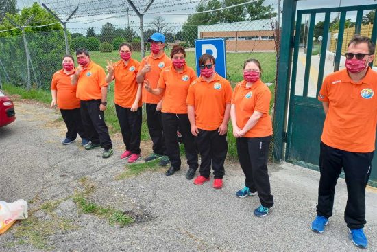 Gli atleti dell'Asd Sorrisi che nuotano Eta Beta - Odv