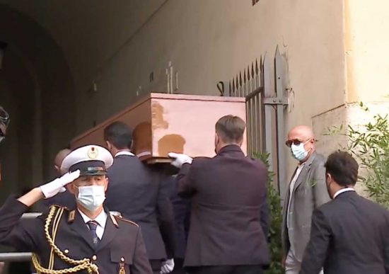 Il feretro di Raffaella Carrà in Campidoglio