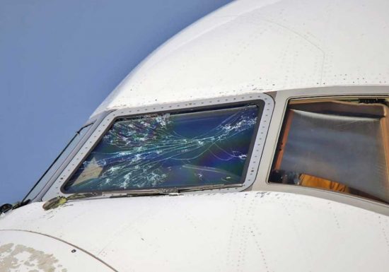 Malpensa - Il boeing danneggiato dalla tempesta di grandine