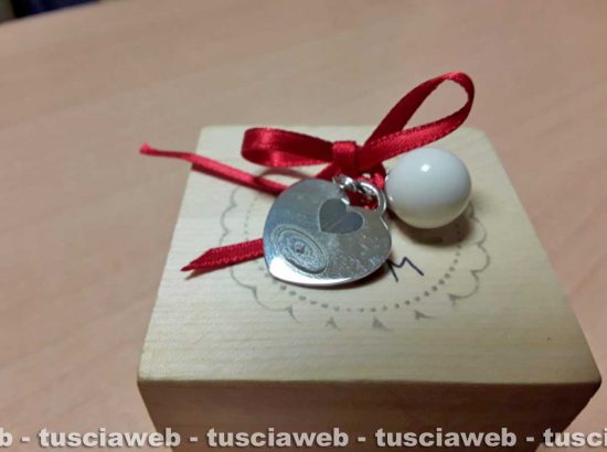 Ospedale Perugia - Il ciondolo e la perla realizzata con il latte di mamma Caterina