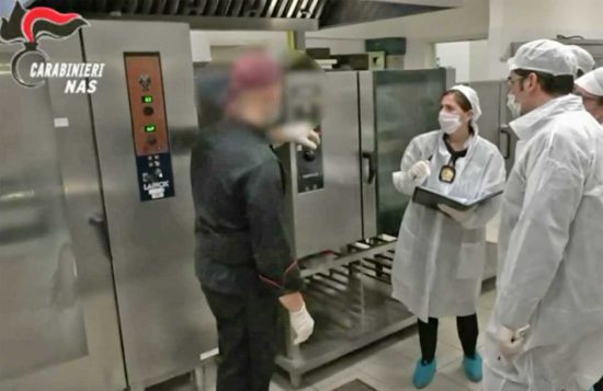 Udine - I controlli dei carabinieri del Nas nella mensa