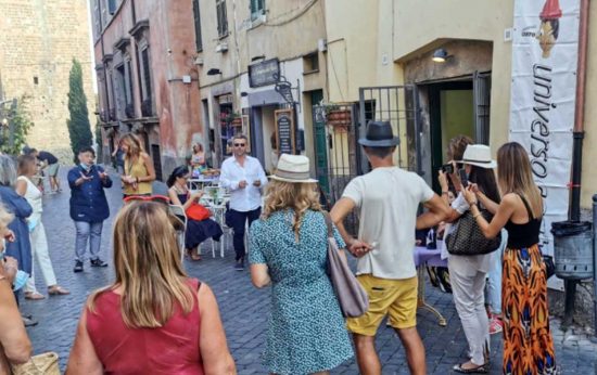 Tuscania l'inaugurazione della mostra dell'artista greco-tunisina Marianne Catzaras
