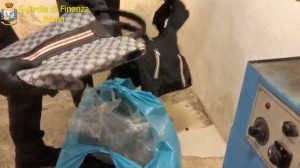 Roma - Finanza  - Scoperto "distretto del falso"