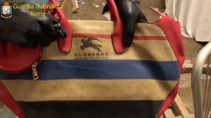 Roma - Finanza  - Scoperto "distretto del falso"