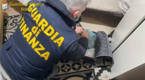 Roma - Finanza  - Scoperto "distretto del falso"