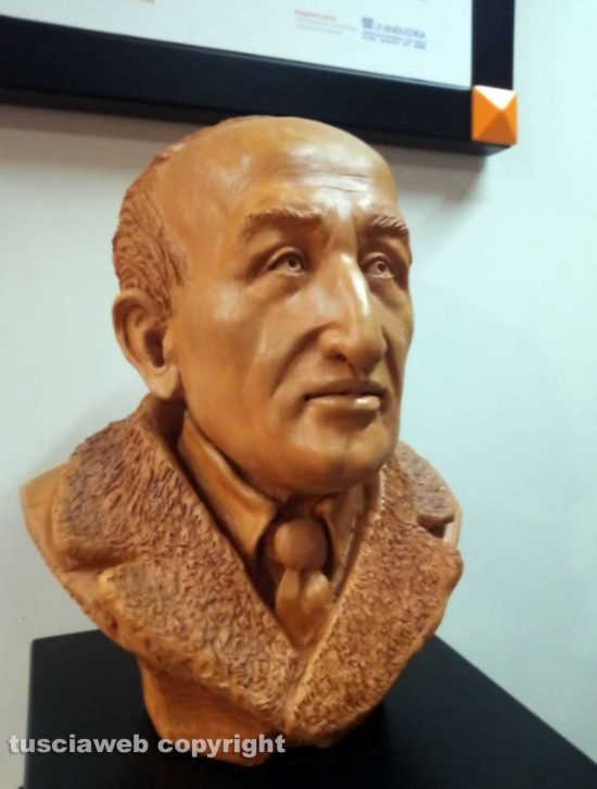 Viterbo - Il busto di Cardarelli realizzato da Capotosti 