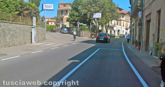 Montefiascone - Il senso unico in via Dante Alighieri