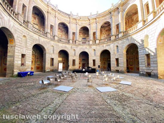 Caprarola - Il cortile rotondo di Palazzo Farnese