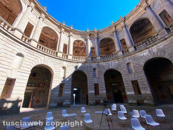 Caprarola - Il cortile rotondo di Palazzo Farnese