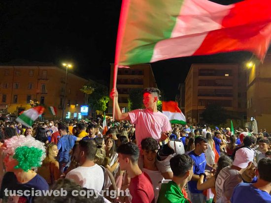 Viterbo - I festeggiamenti al Sacrario dopo la seminale degli Europei