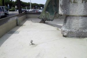 I paracadutisti della Tuscia restaurano il monumento dedicato al Paracadutista d'Italia