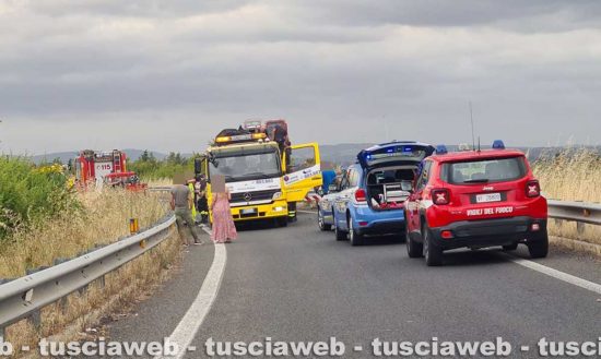 Vetralla - Incidente sulla superstrada - Polstrada e vigili del fuoco