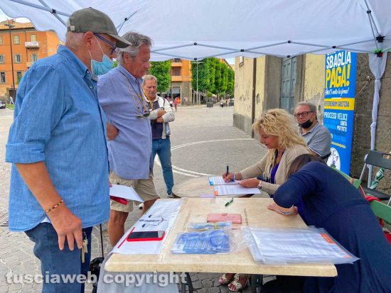 Viterbo - Raccolta firme per i referendum sulla giustizia