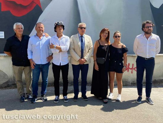 Fabio Fasanari con il presidente del sodalizio dei facchini di santa Rosa Massimo Mecarini e il sindaco Giovanni Arena