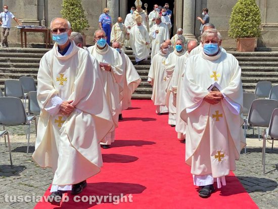 Viterbo - Il giubileo sacerdotale del vescovo Lino Fumagalli