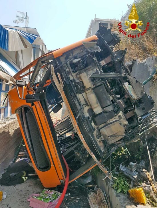 Capri - Il bus precipitato a Marina Grande