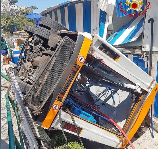 Capri - Il bus precipitato a Marina Grande