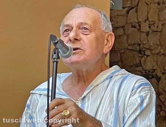 Tarquinia - Marcello Silvestri all'inaugurazione della sua mostra "Il dono della natura"