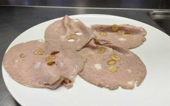 La mortadella con le nocciole