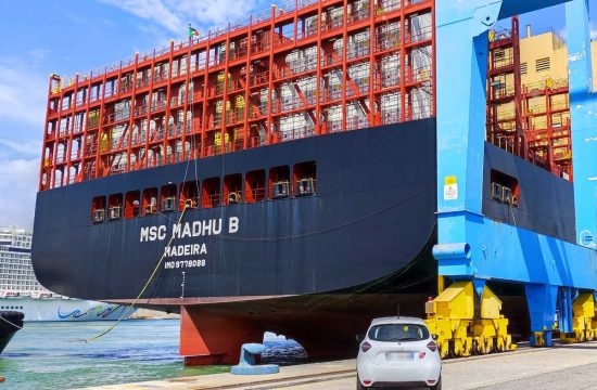 La portacontainer MSC Madhu B al porto di Civitavecchia