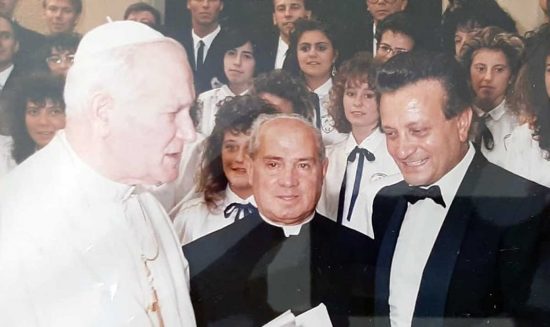 Il maestro Ferdinando Giustozzi con il papa Giovanni Paolo II