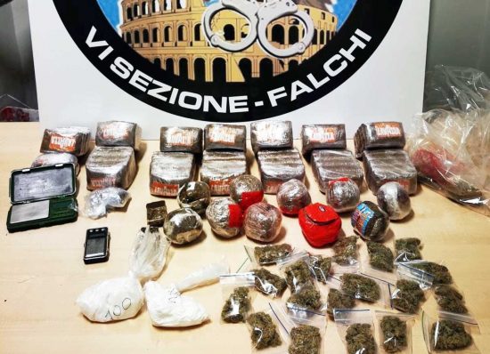 Guidonia - La droga sequestrata dalla polizia