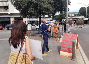 Roma - La protesta del comitato pendolari Ferrovia Roma nord sotto la regione