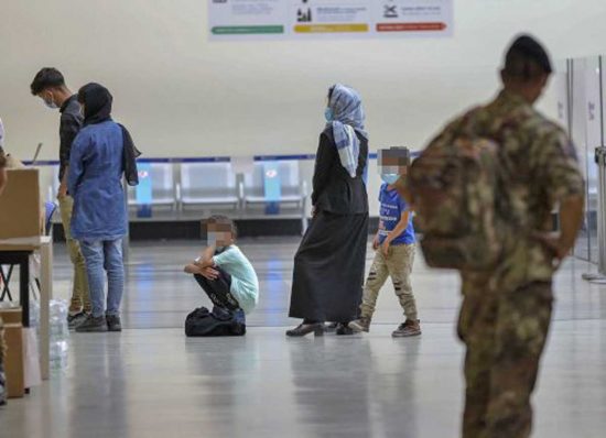 Profughi afghani all'aeroporto di Fiumicino