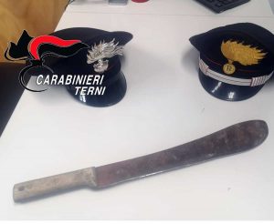Terni - Il machete ritrovato dai carabinieri 