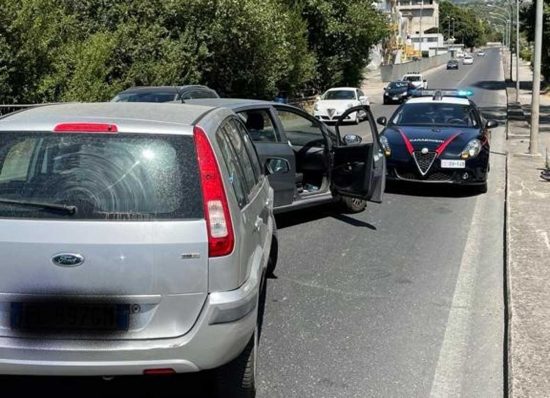Terni - La macchina bloccata dai carabinieri