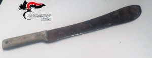 Terni - Il machete ritrovato dai carabinieri 