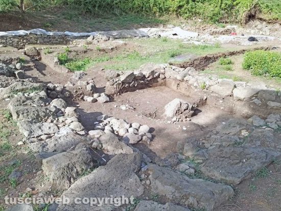 Montefiascone - Gli scavi archeologici nel santuario etrusco di Piana del Lago