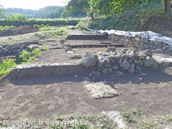 Montefiascone - Gli scavi archeologici nel santuario etrusco di Piana del Lago