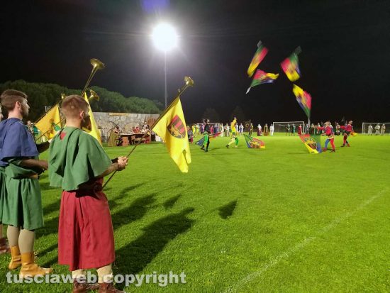 Montefiascone - Il corteo storico - Lo spettacolo degli sbandieratori