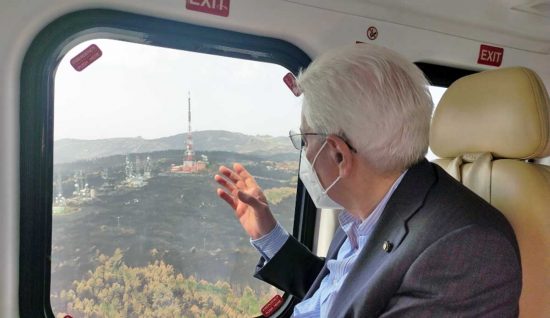 Il presidente Mattarella sorvola le zone dell'Oristanese colpite dagli incendi