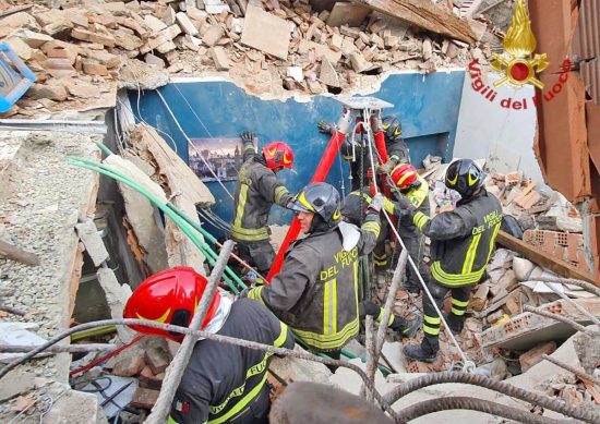 Torino - La palazzina crollata in strada del Bramafame