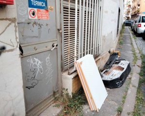 Viterbo - Rifiuti abbandonati nel centro storico