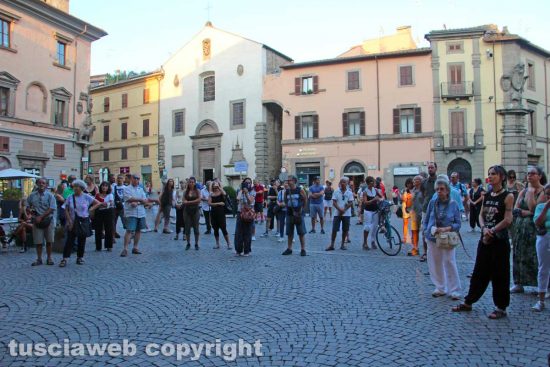 Viterbo - Contro il green pass - La manifestazione in piazza del comune