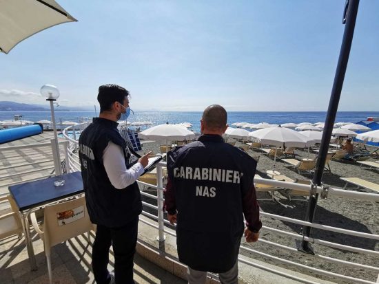  Blitz dei Nas negli stabilimenti balneari
