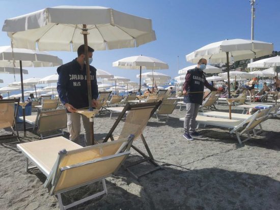  Blitz dei Nas negli stabilimenti balneari