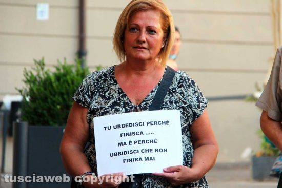 Viterbo - Piazza del comune - La manifestazione contro il Green pass