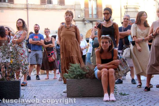 Viterbo - Piazza del comune - La manifestazione contro il Green pass