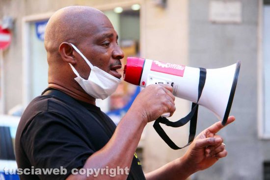 Viterbo - La manifestazione dell'Usb in piazza della Repubblica